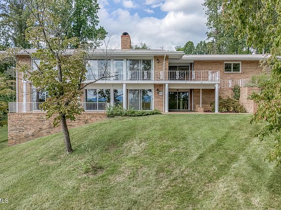 2nd image of 501 Smith Ln