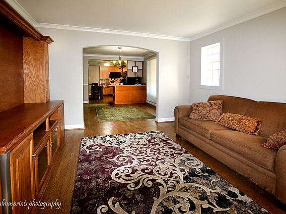 4th image of 3333 S Lombard Ave