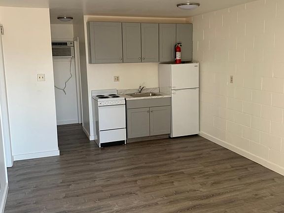 3rd image of 512 Ash St SE APT 1C