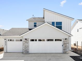 6733 W Redwood Creek Dr, Meridian, ID 83646