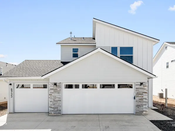 6733 W Redwood Creek Dr, Meridian, ID 83646