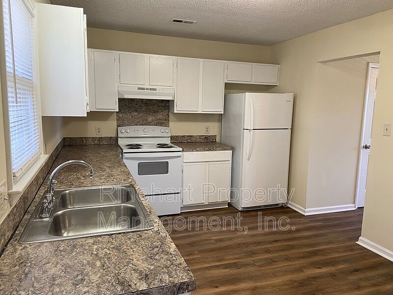 1st image of 1120 Camden Ave APT 102