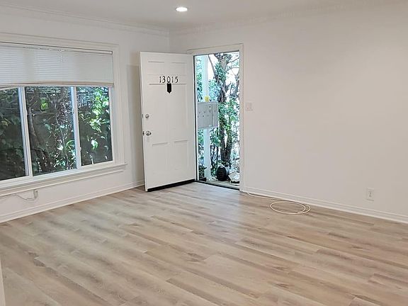 2nd image of 13015 Moorpark St