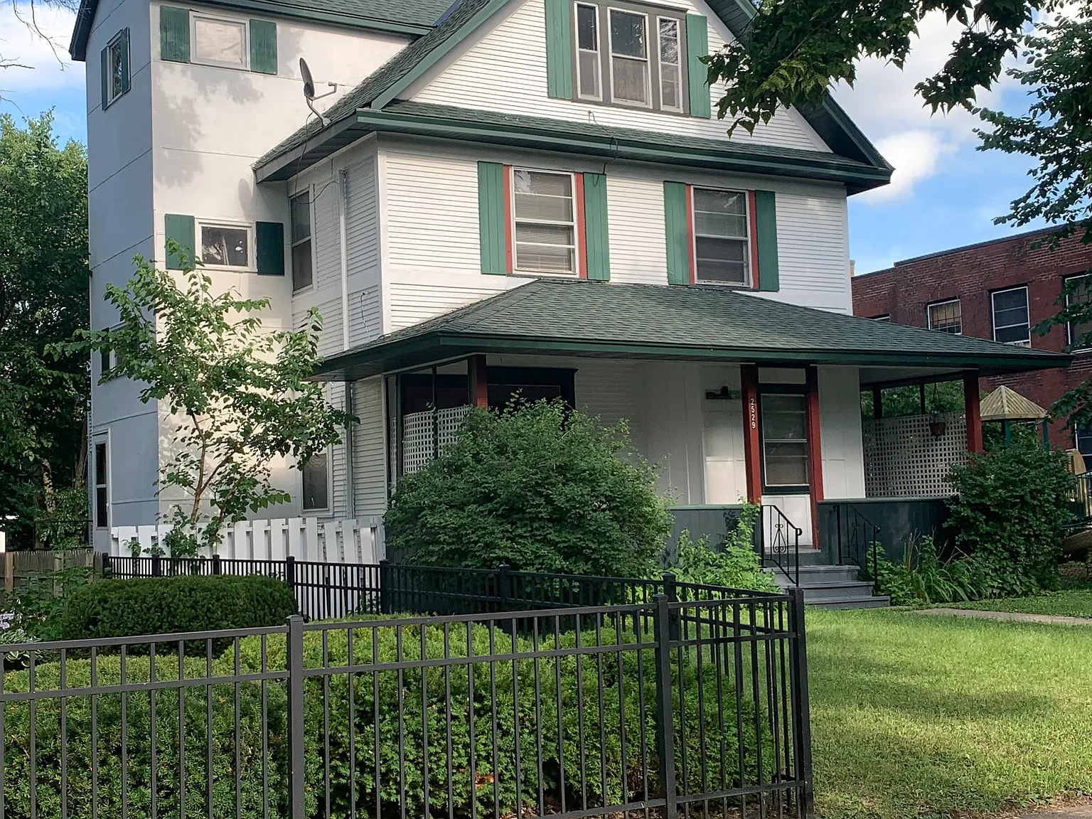 4 bed, 2800 sqft, $2,600 — Photo 1