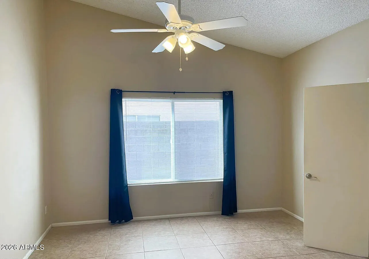 3 bed, 2.0 bath, 1521 sqft, $1,300 — Photo 4