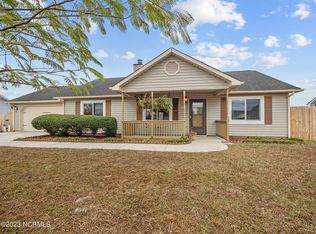 410 Foxtrace Ln, Hubert, NC 28539