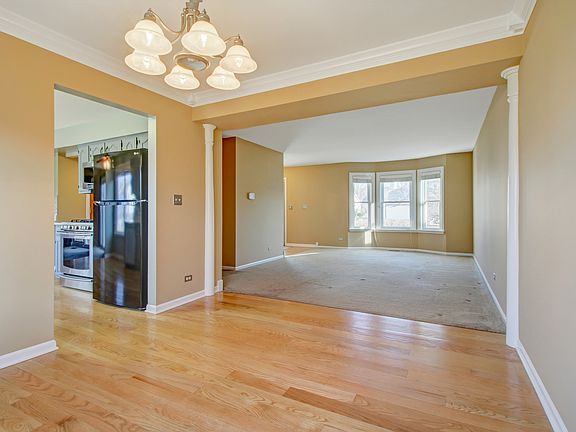 4th image of 752 Berkshire Ln
