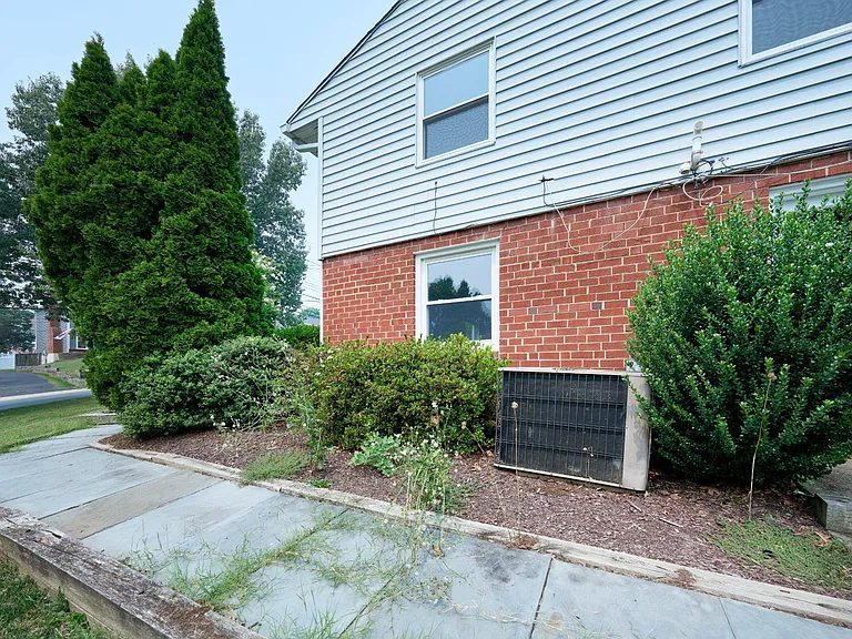 2924 Gracefield Rd — Photo 52