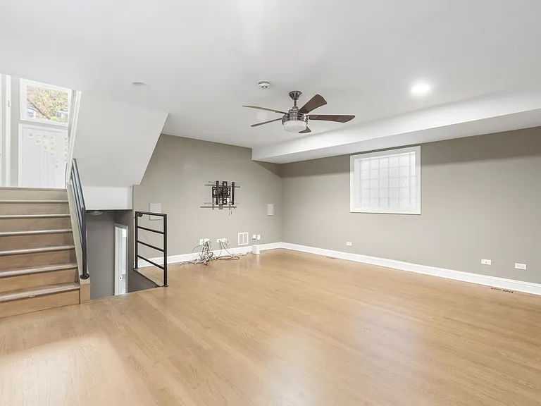 1657 W Erie St — Photo 12
