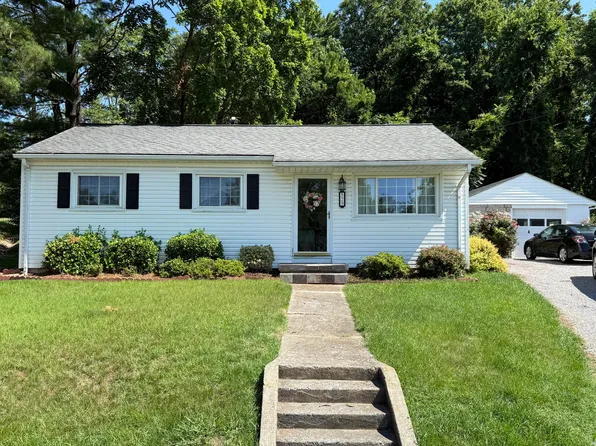 529 Easy St, Salem, VA 24153