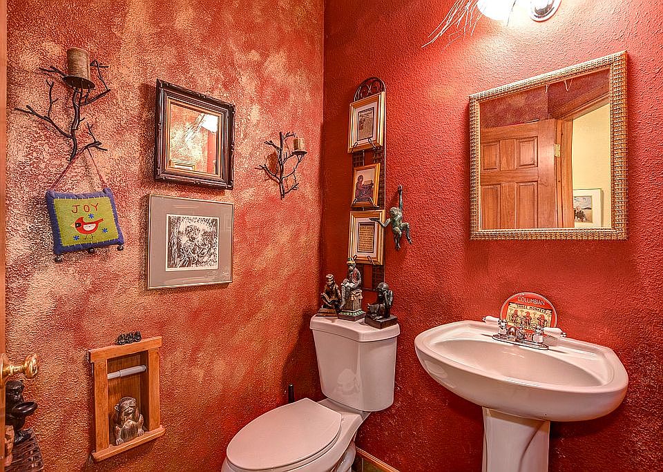 1/2 Guest Bathroom
