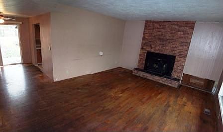 2nd image of 1420 Lawrence Ave