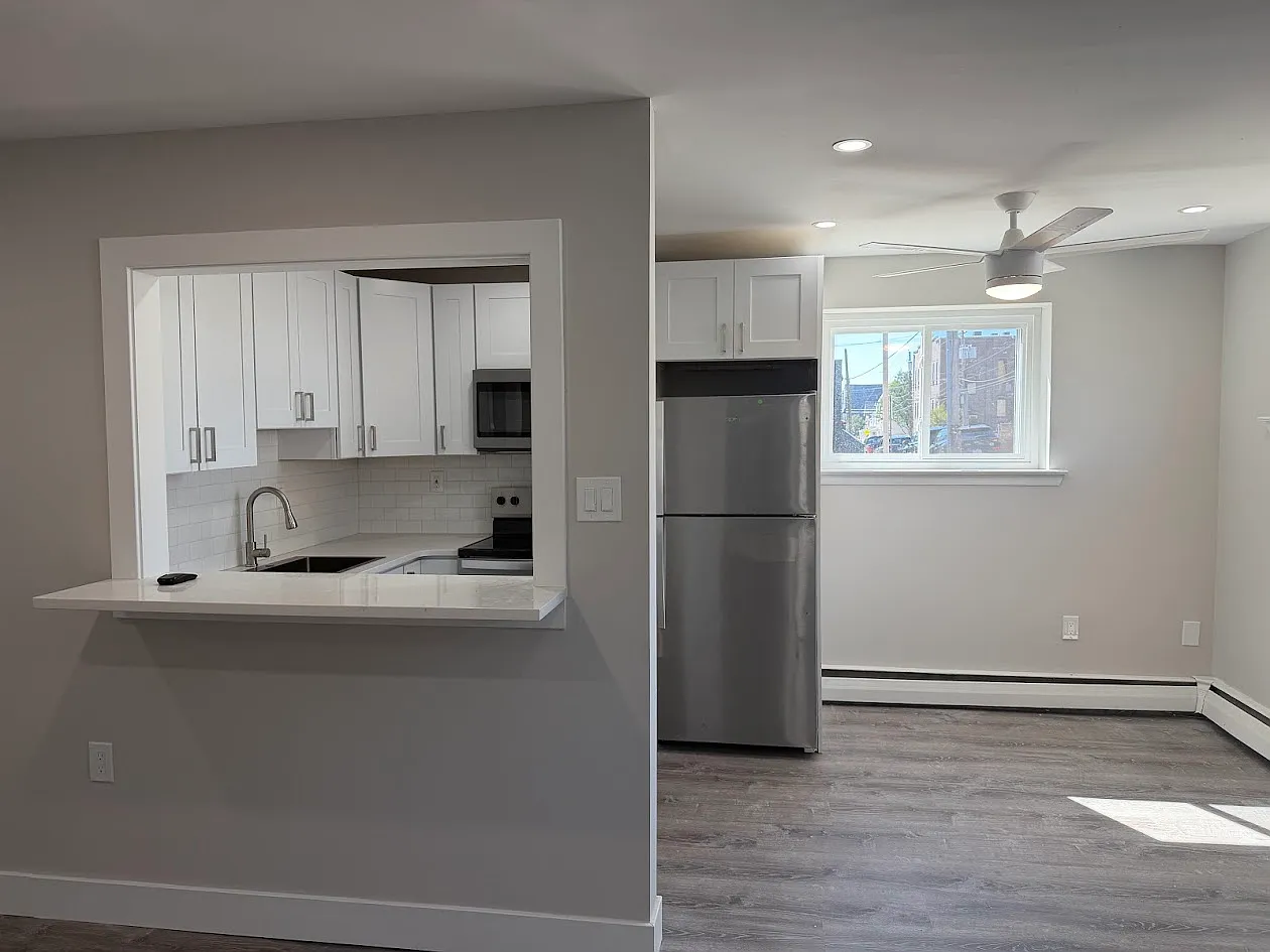 2 bed, 850 sqft, $2,145 — Photo 2