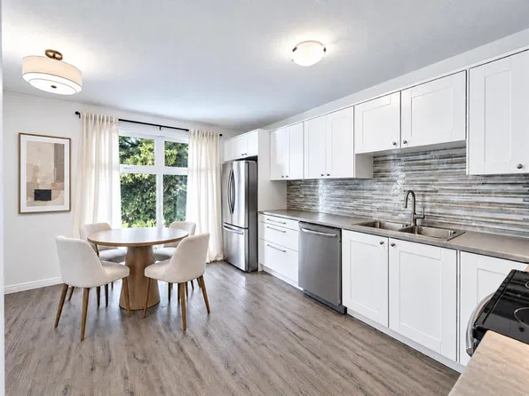 237 E Sabrina Way SW, Calgary, AB T2W 4J4