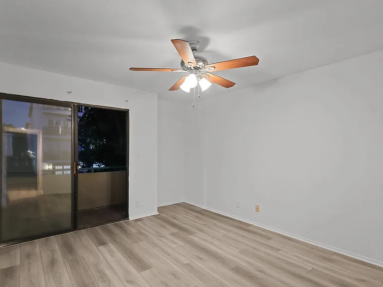 1619 S Bentley Ave #101 — Photo 27