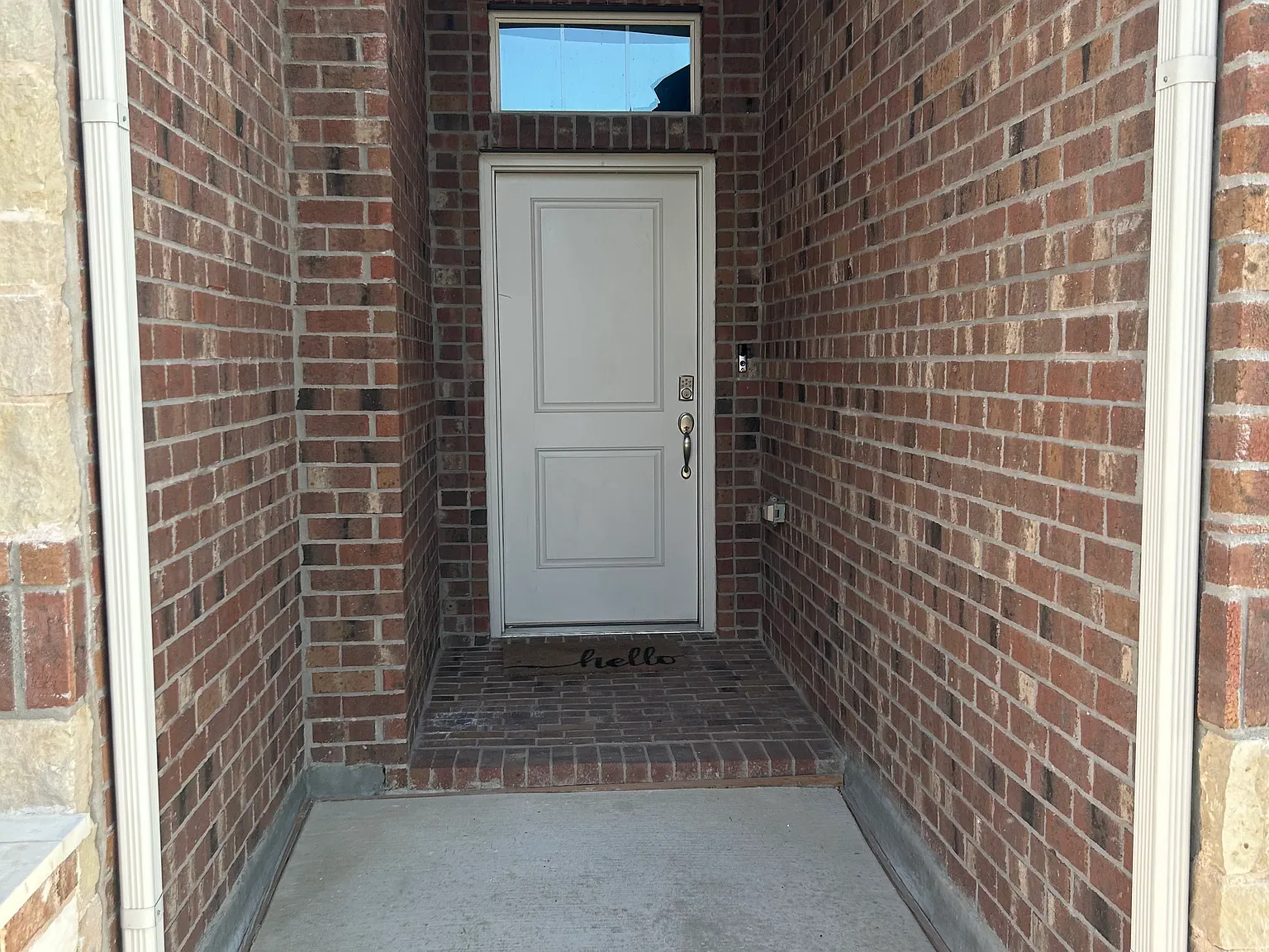 Modern 4BD/2BA Single-Story Home in Justin, TX 2,185 Sq Ft — Photo 4