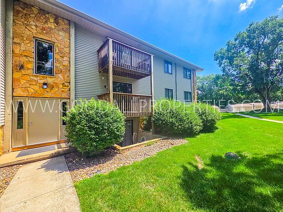 2nd image of 9523 University Ave APT 6