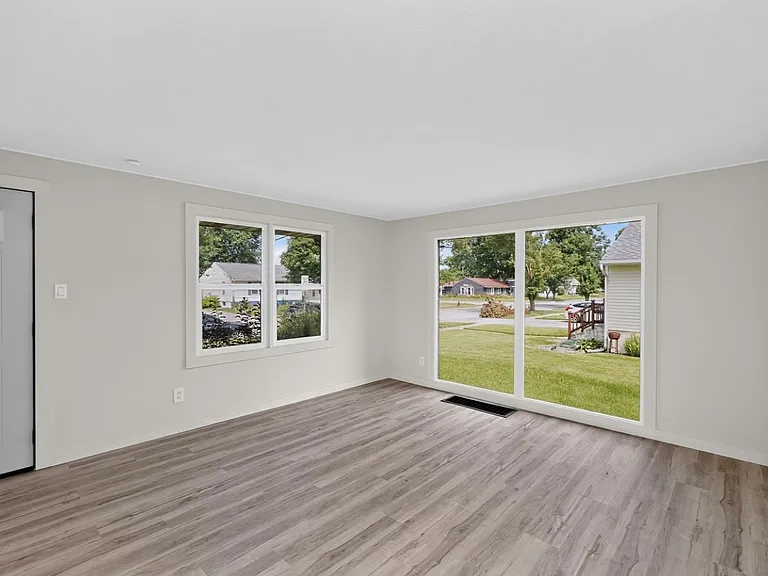2510 Normandy Dr — Photo 10