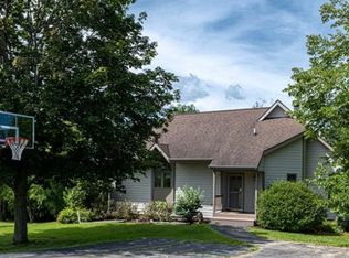 15 Ravine Dr, Galena, IL 61036