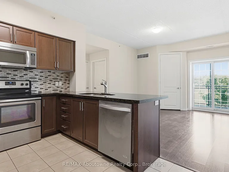 1083 Gordon St #310 — Photo 7