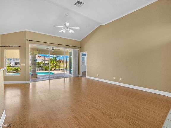 5th image of 2712 SW 17th Ave