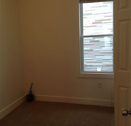 4th image of 835 Davis Ave NW