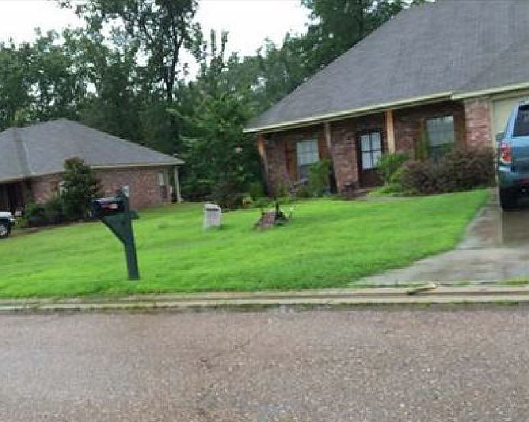 2nd image of 521 Oak Park Cir