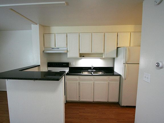 3rd image of 961 N Clarkson St APT 205