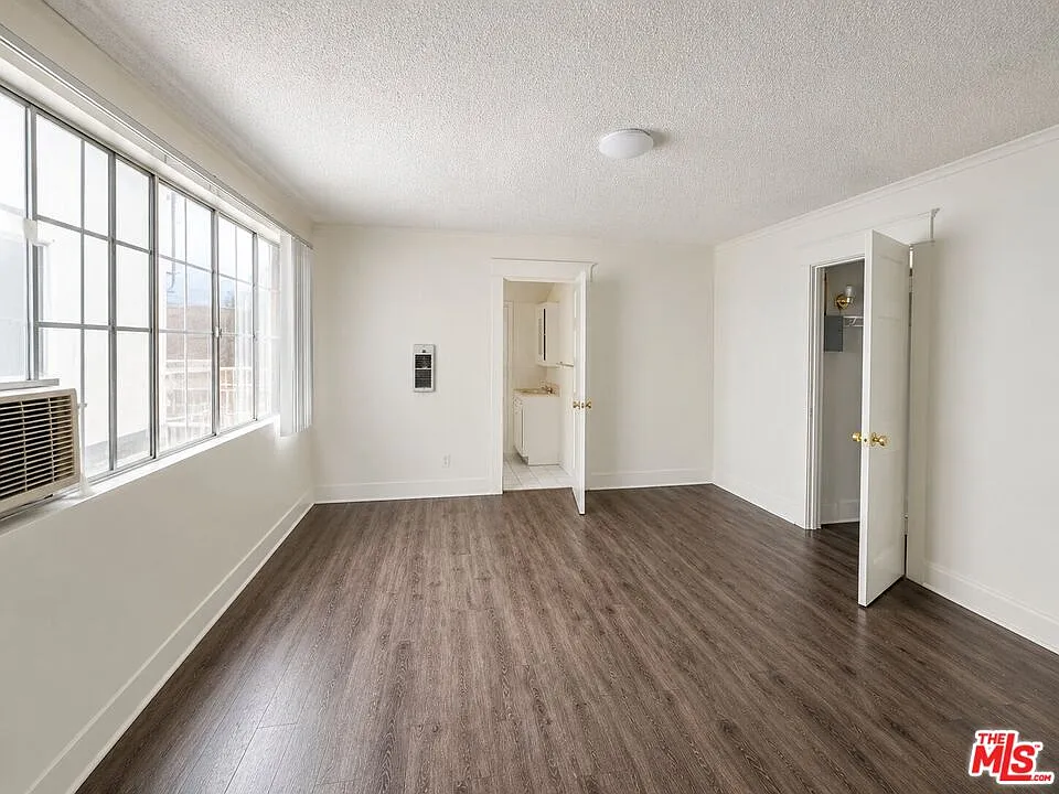 1238 W Adams Blvd #8