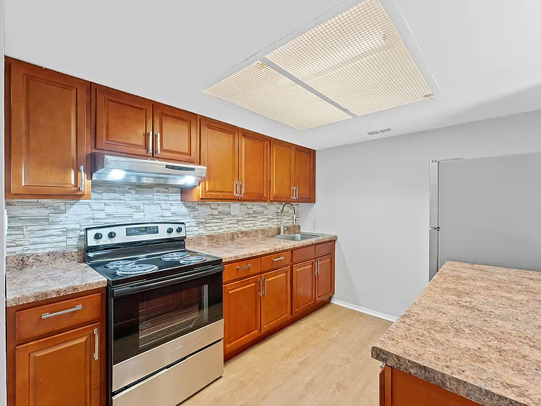 35 Rockland Dr — Photo 12