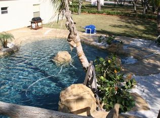 10246 Hilltop Dr, New Port Richey, FL 34654