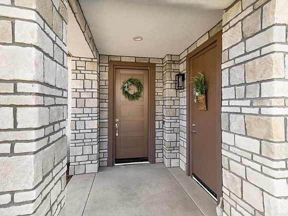 4th image of 1858 Avocado Rd