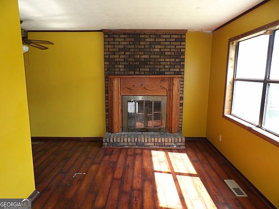 4th image of 378 Old Airport Rd