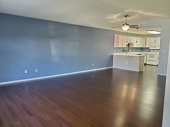 Open concept floor plan. zero stairs.