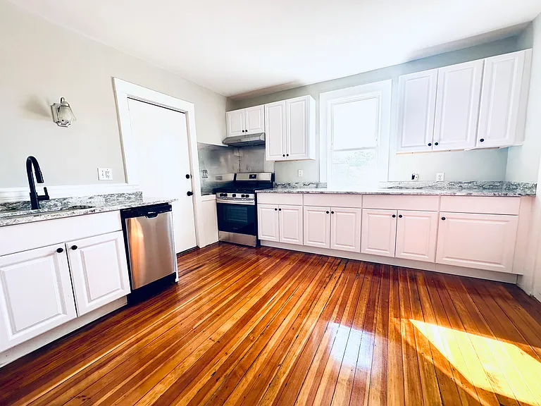 Eat In Kitchen