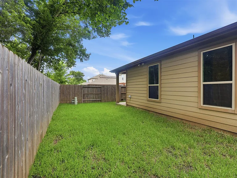 12912 Zivah Ln — Photo 22