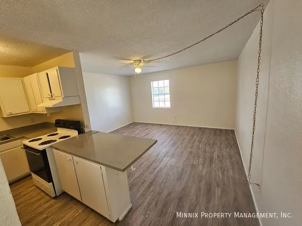 1600 Yonkers St #11, Plainview, TX 79072
