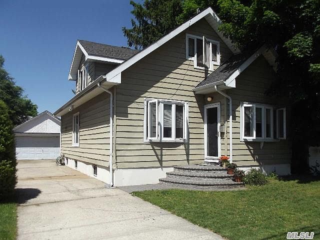 1st image of 131 N 11th St