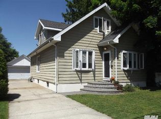 131 N 11th St, New Hyde Park, NY 11040