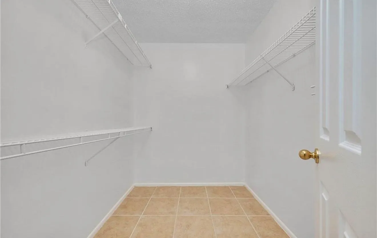 2 bed, 1000 sqft, $1,875 — Photo 2