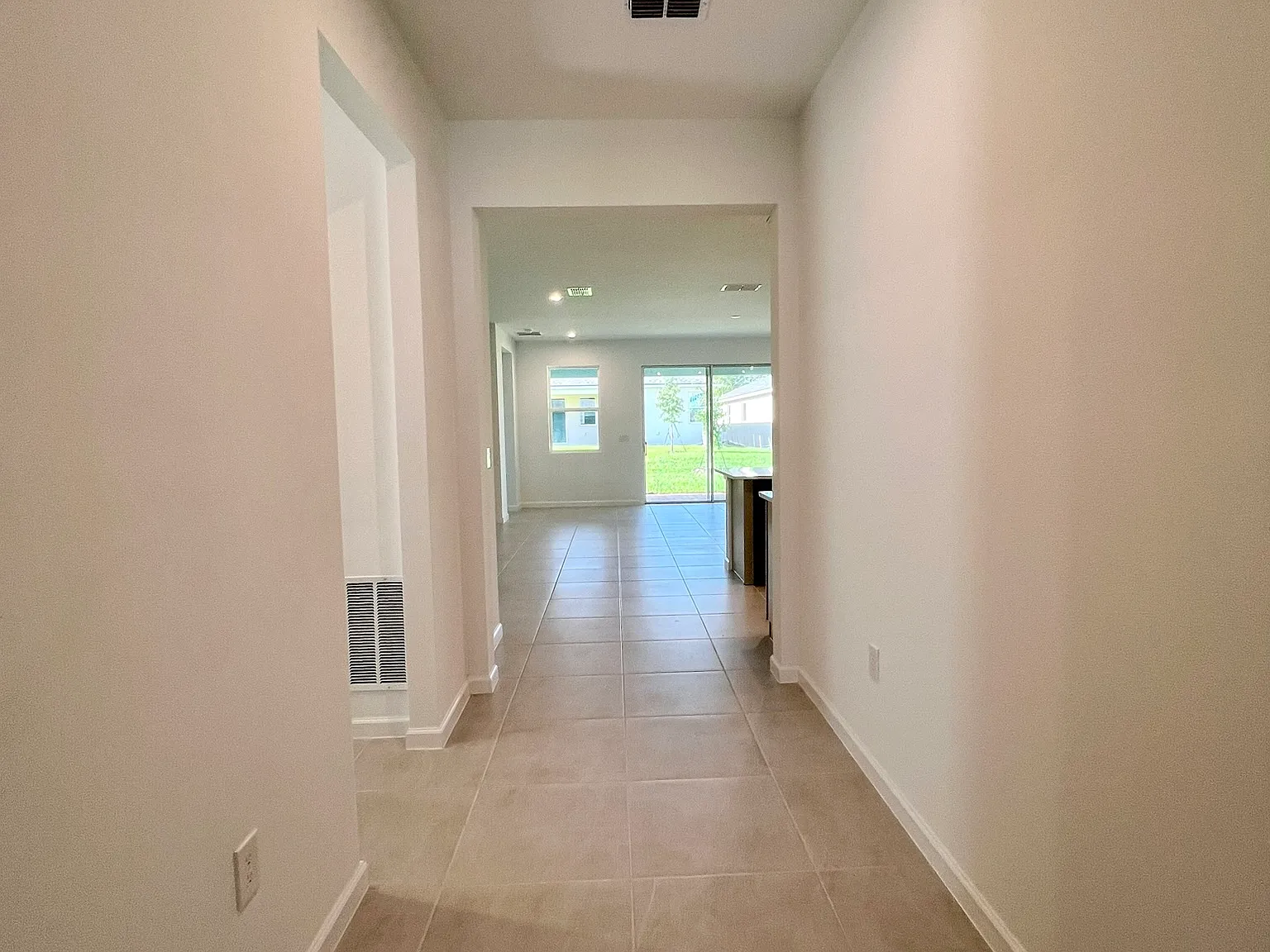 4 bed, 1981 sqft, $3,000 — Photo 4
