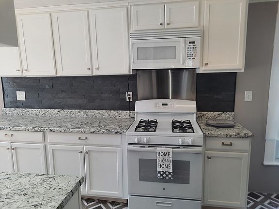 3rd image of 1007 Lincoln St