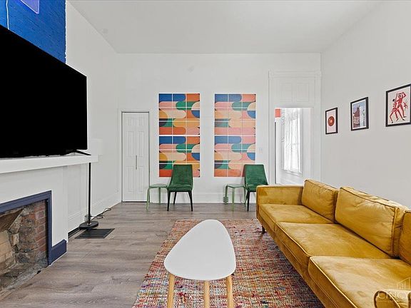 5th image of 2916 Hackberry St