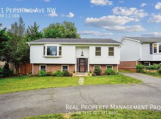 11 Pershing Ave NW, Leesburg, VA 20176
