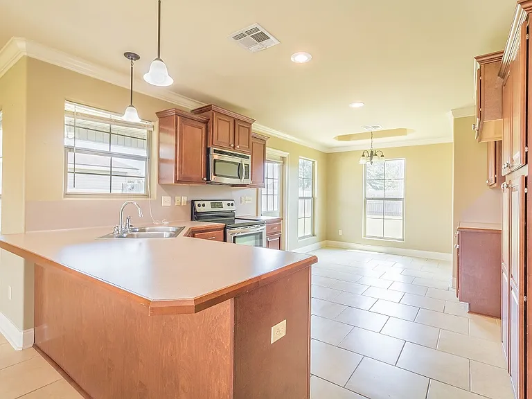926 Lillian Michel Dr — Photo 8