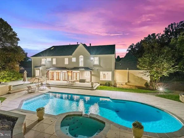 1404 Wynhurst Ln, Vienna, VA 22182