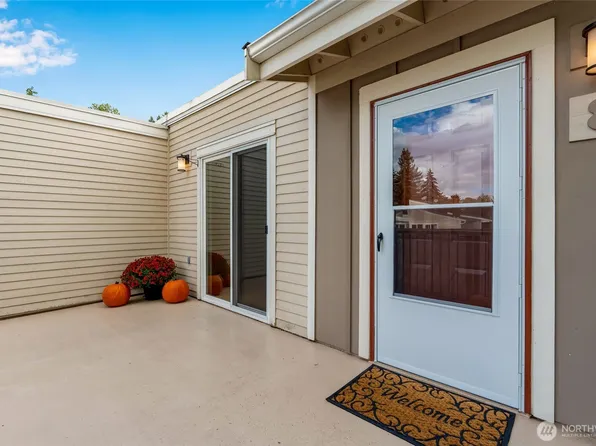 12712 NE 120th Street #G8, Kirkland, WA 98034