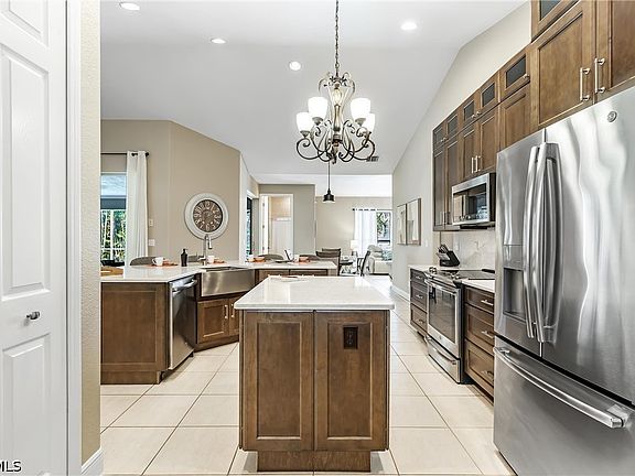 5th image of 2817 SW 42nd Ln