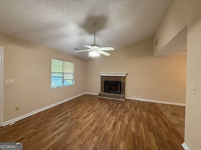 3 bed, 2.0 bath, 1258 sqft, $1,850 — Photo 3