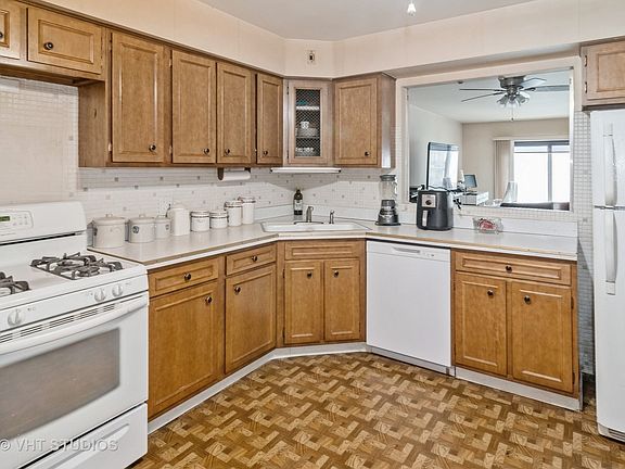 4th image of 215 Marengo Ave APT 3G